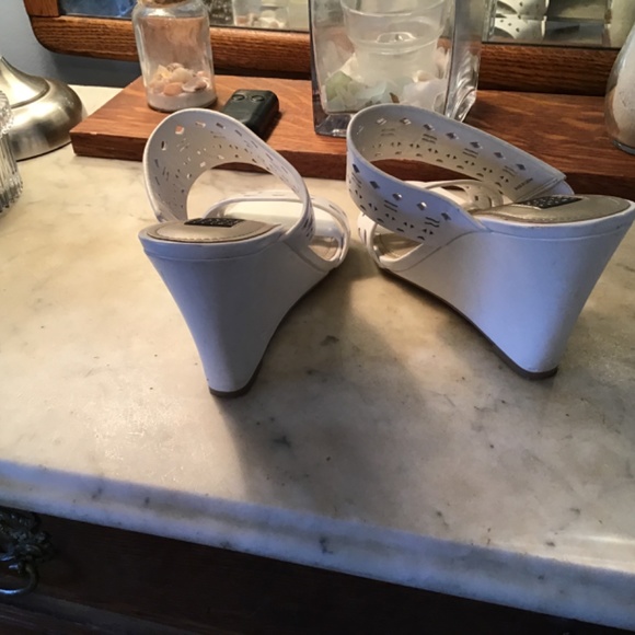 WHBM size 7 white laser cut 3” wedges - Picture 3 of 7
